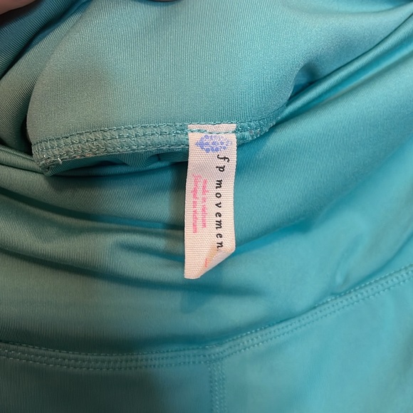 Free People FP Movement Teal Cropped Leggings Size Large - Picture 5 of 7